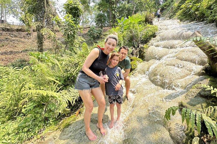 Visite privée: visite des chutes d'eau collantes de Bua Thong
