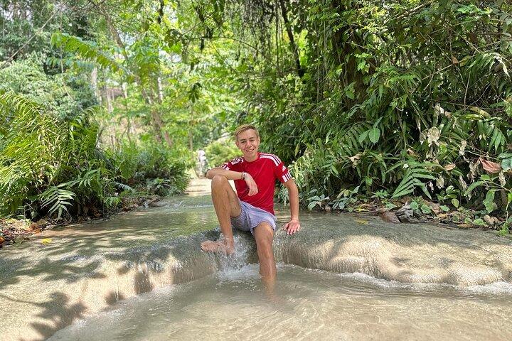 Visite privée: visite des chutes d'eau collantes de Bua Thong