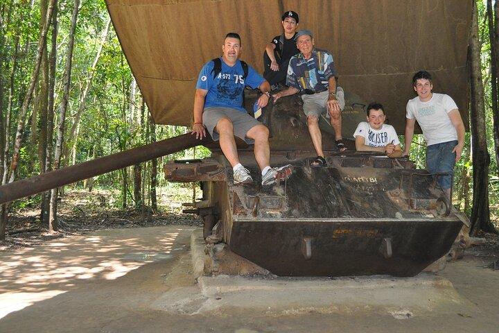 Cu Chi Tunnels Mezza Giornata con PICCOLO GRUPPO di MAX 12 PAX