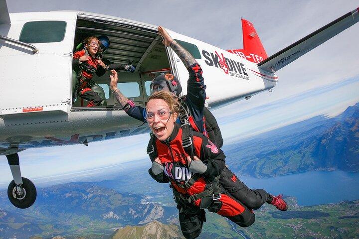Skydive Adventure in Interlaken vanuit Zürich