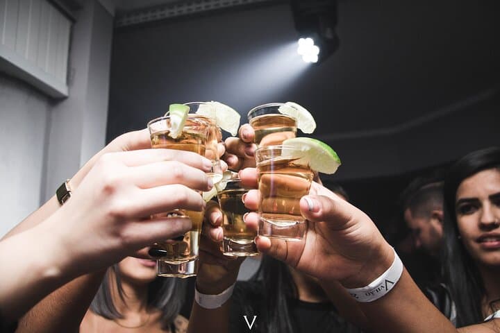 Hamburg PubCrawl: 4 Venues, Welcome Shots + Club Entry