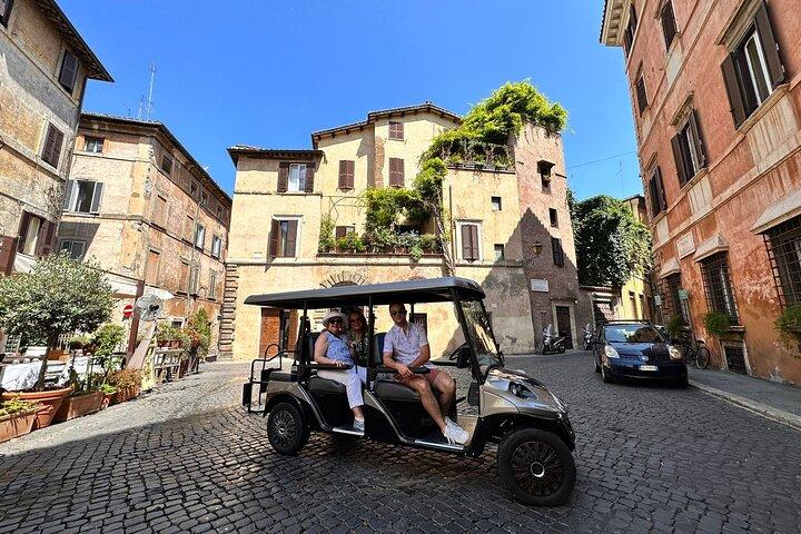 Roma: Divertente tour privato e di gruppo in Golf Cart 90 minuti