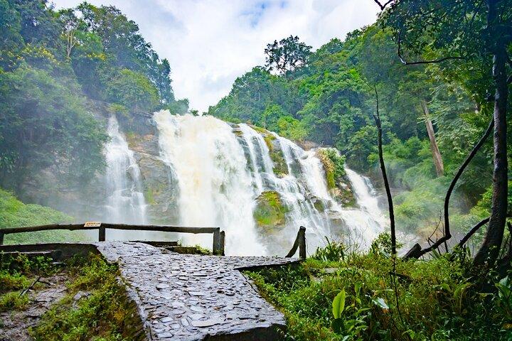 Doi Inthanon Nationalpark, Wasserfall & Royal Project Tagestour ab Chiang Mai