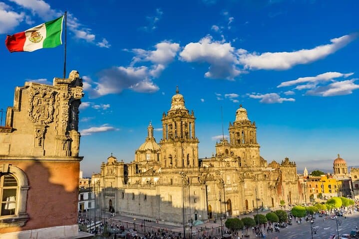 Private Family Cultural Walking Tour in Historic Mexico City