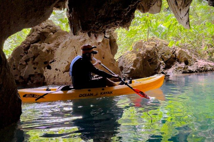 Jungle Blue Hole Cave Kayak Adventure em Belize