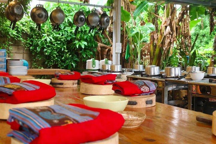 Cours de cuisine en jardin bio et visite du marché local ThaiCottage