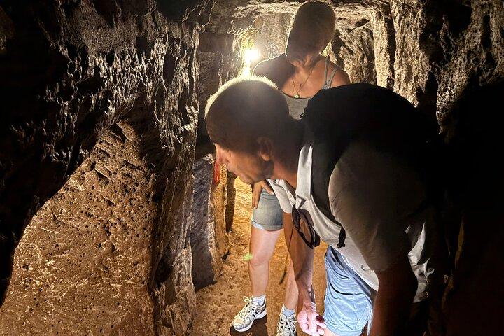 Tour di mezza giornata in DMZ con auto privata ai tunnel di Vinh Moc