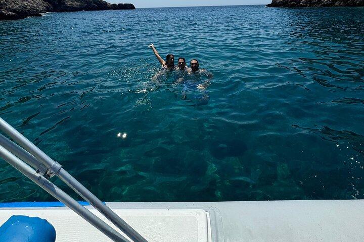Speedboot ervaring naar Haxhi Ali Cave Vlore