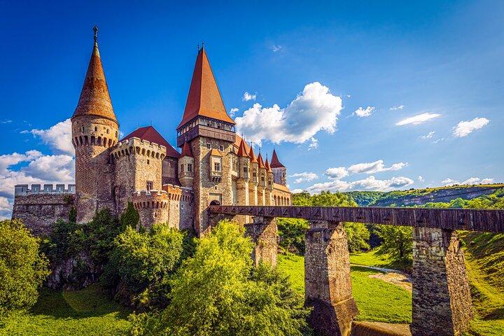 Turda-zoutmijn, kasteel Corvin en fort Alba vanuit Cluj