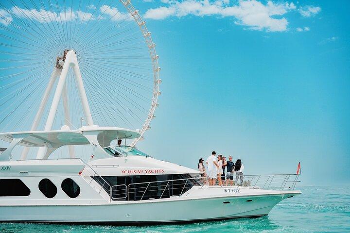Dubai : Marina Yacht Tour de 1 hora con transporte opcional