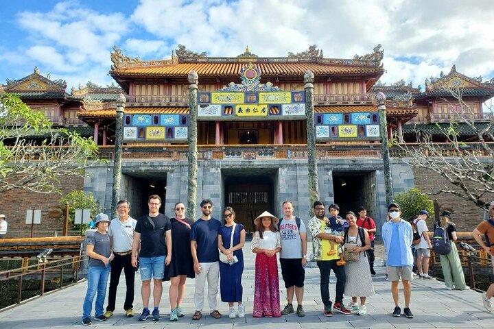 Tour privato della città di Hue: cittadella imperiale, pagoda di Thien Mu e pranzo