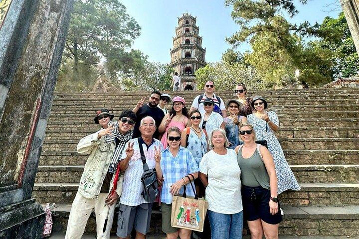 Tour privato della città di Hue: cittadella imperiale, pagoda di Thien Mu e pranzo