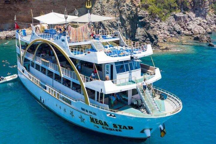 Antalya / Kemer: Mega Star Party bådtur med frokost og transfer