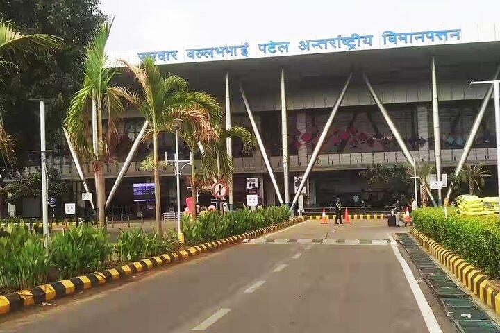 Transfer privato da Udaipur a Aeroporto Ahmedabad