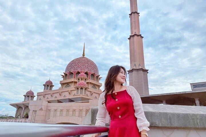 Putrajaya Half Day Tour with Pink Mosque & Lake Cruise/Boat(SIC)