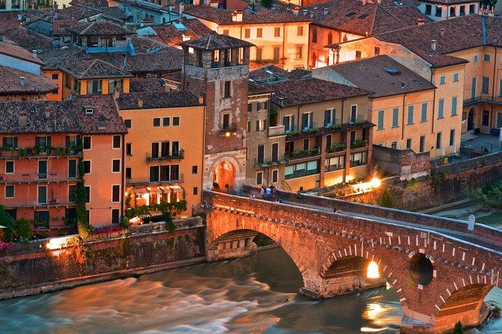 Udforskning af Verona + Arena: Walking Tour + eBook