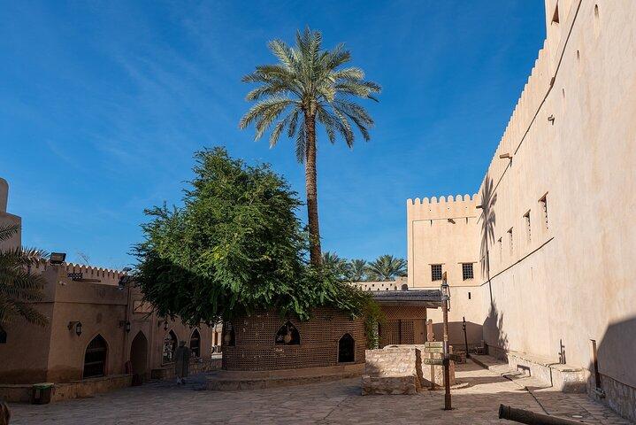 アムアージュ&ニズワ全日ツアー: Fort, Souq & Barakat Al Mouz