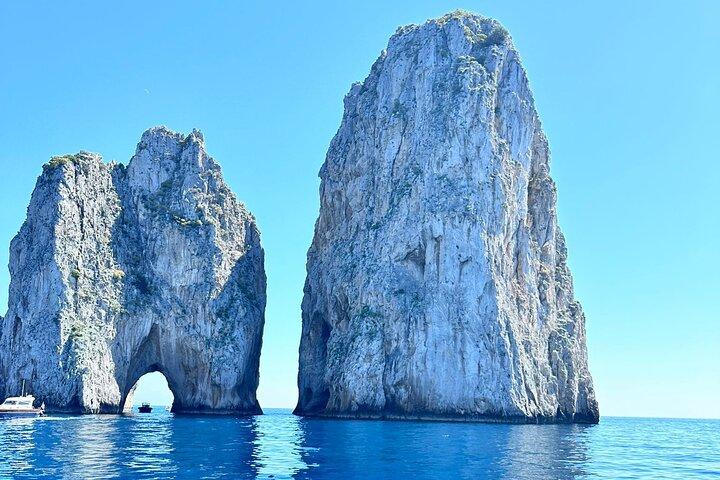 Passeio privado diário de barco em Capri