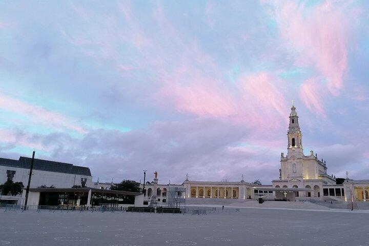 Private Santarem Holy Miracle Church and Fatima Tour from Lisbon