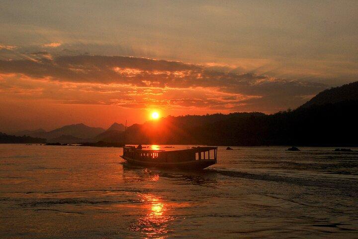 Mekong River Sunset Cruise Luang Prabang med romantisk udsigt