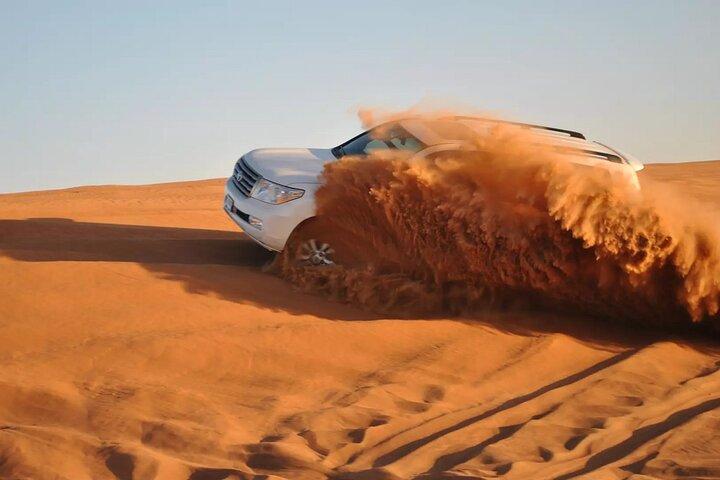 Wüstensafari mit Red Dune Buggy und Kamelritt Dubai