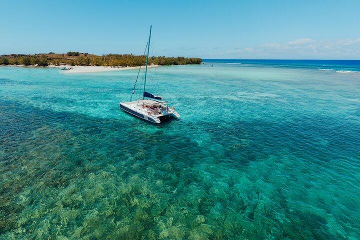 Mauritius Katamaran zu Münze de Mire & Gabriel Island - F&B Inc.