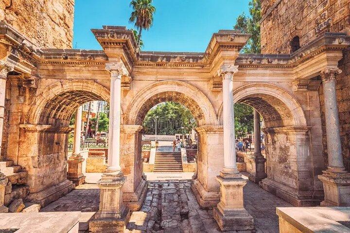 Antalya: Visita guiada da cidade velha com carrinho de cabo e cachoeiras e passeio de barco