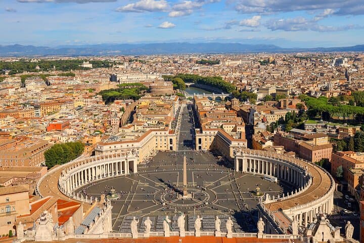 Rome: St. Peter's Basilica, La Pietà and Papal Tombs Tour