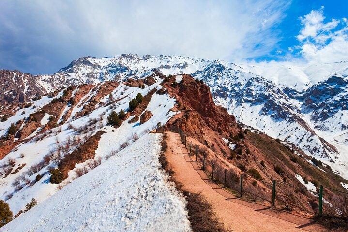 7 - Dia Uzbekistão com o Local: De Cúpulas Azuis a Montanhas