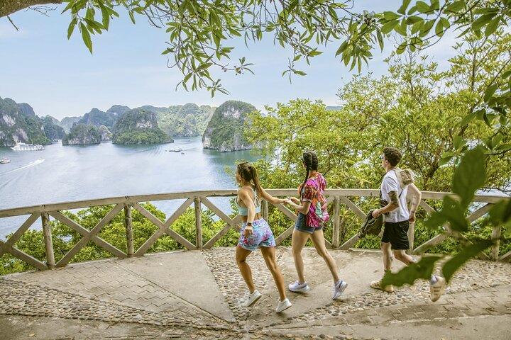 Esclusiva crociera sinfonica Ha Long Bay Day Trip da Hanoi