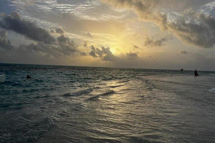Sunrise Tour in San Andrés Natural Aquarium