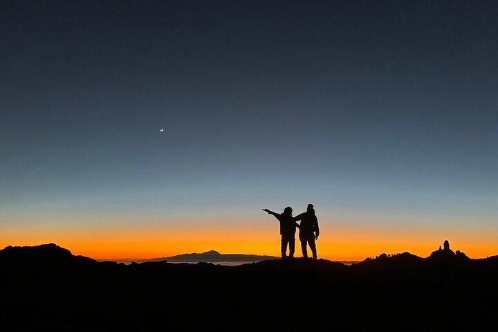 Zonsondergang wandelen en sterrenkijken ervaring in Roque Nublo Mountains