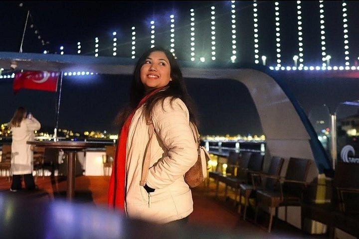 Istanbul Boshphorus Cruise Dinner with Dancing Show
