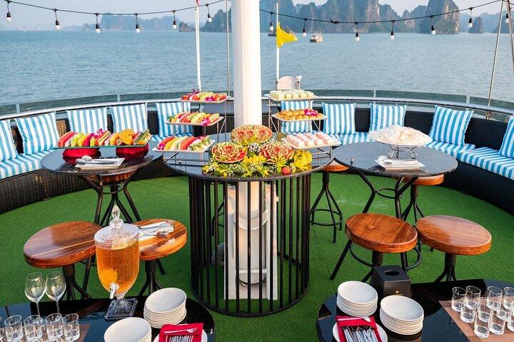 Miglior prezzo Halong 5 Star Day Cruise Buffet, piscina, festa al tramonto