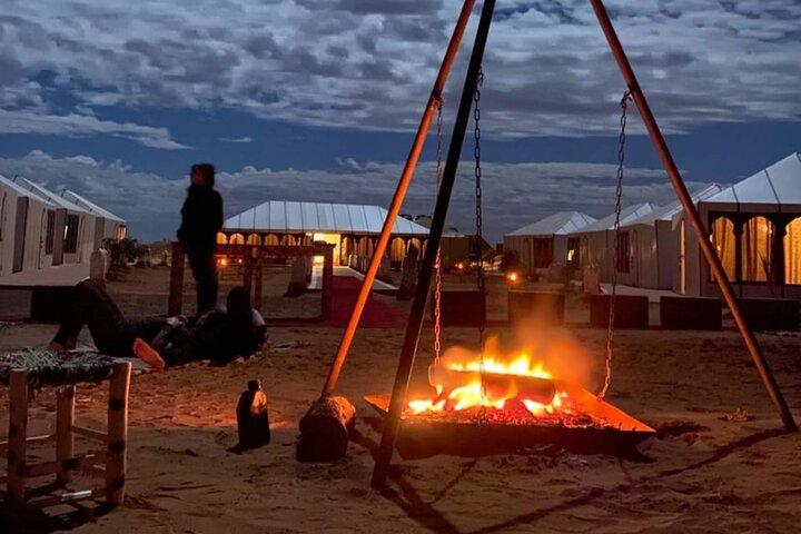 Superior Luxury Camp in Merzouga Desert, Camelo, Jeep, Com AC