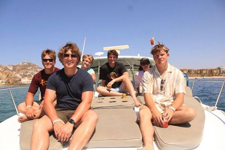 Cabo Private 36ft Yacht – Crucero panorámico y relajación