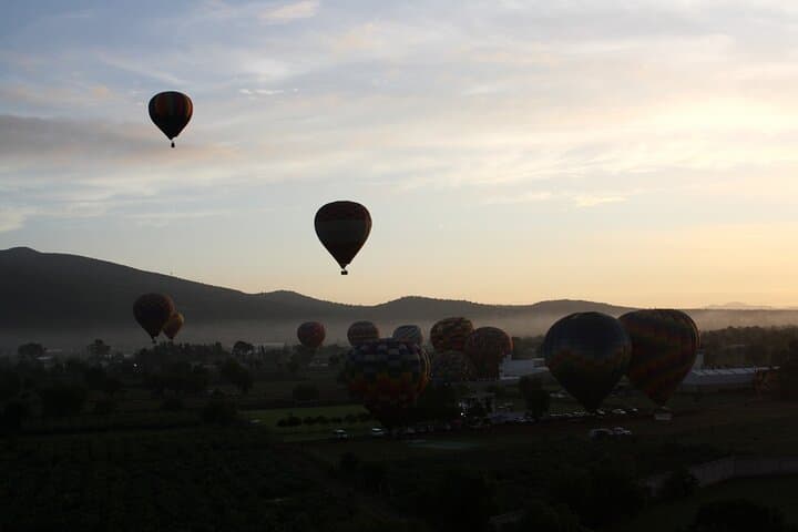 Private Tour: Teotihuacan Pyramids and Hot Air Balloon Excursion