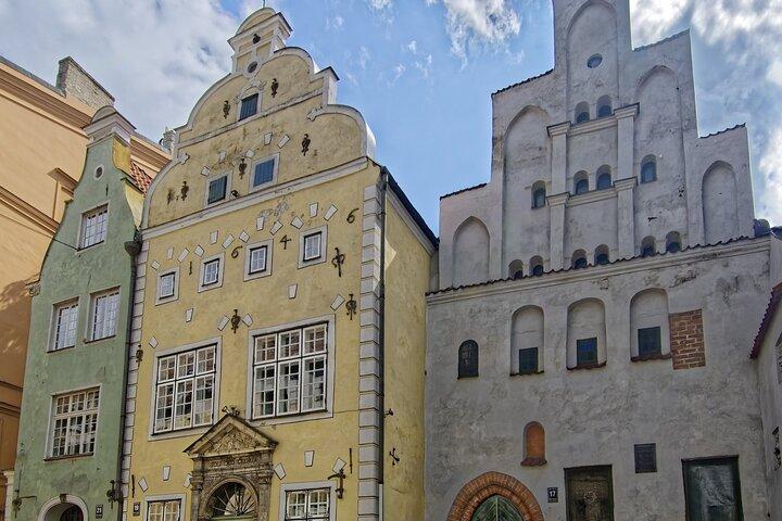 Gothic Spires to Guilds Riga Old Town Self Guided Walk mit App