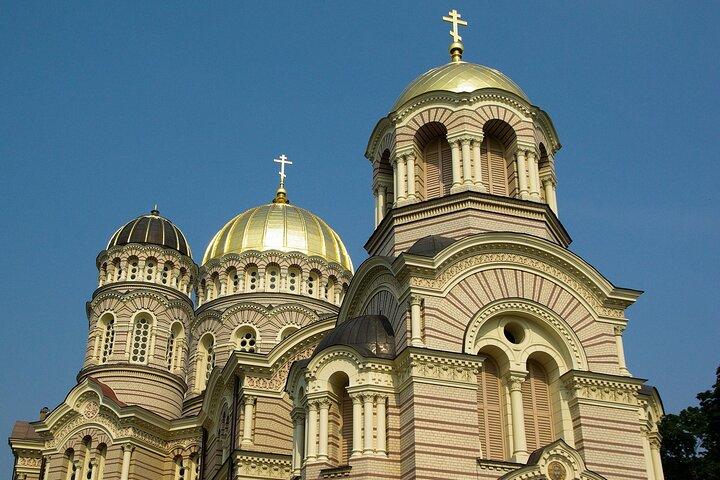 Gothic Spires to Guilds Riga Old Town Self Guided Walk mit App