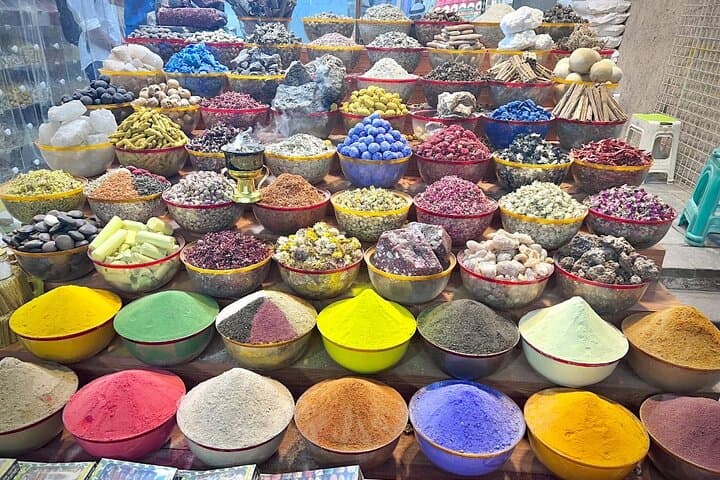 Old Dubai tour: Local Market, Tasting, Dubai creek with Abra ride