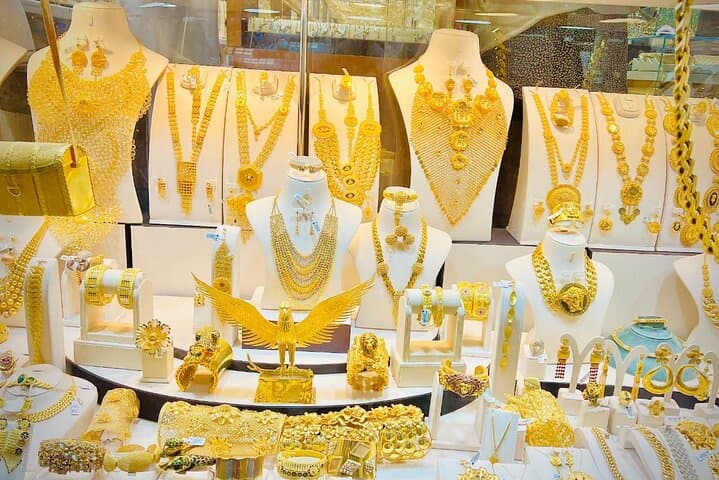 Old Dubai tour: Local Market, Tasting, Dubai creek with Abra ride