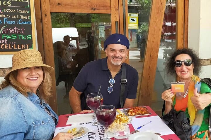 Private Tapas Walking Tour in Barcelona Modernist Area with Dinner included