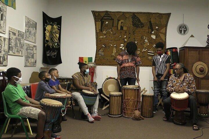 African Drumming and Instrumentals Lessons e canções locais