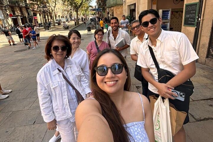 Private Tapas Walking Tour in Barcelona Modernist Area with Dinner included