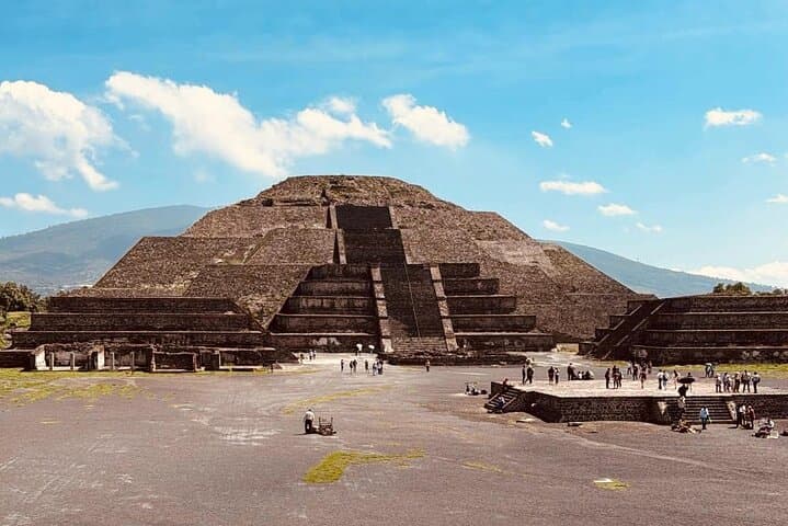 Teotihuacan Private Tour with Local Guide & Tickets