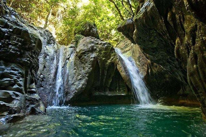 Billetter til Damjagua Waterfalls
