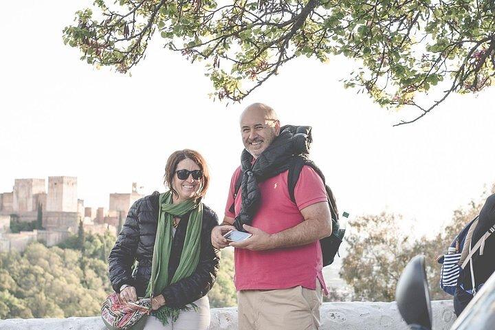 Granada Hybrid Walking Tour: Albayzin e Sacromonte