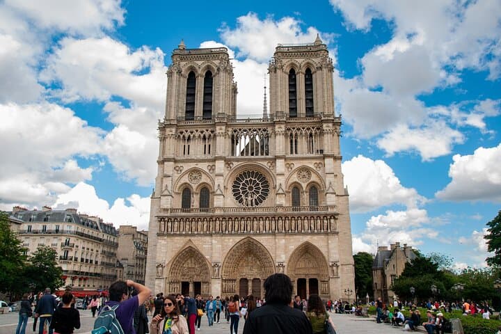 Early Access Paris Notre Dame Cathedral Walking Tour