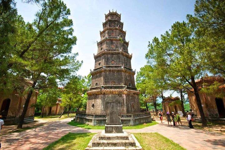 Discover Cultural Treasures in Hue Private Dragon Boat Tour