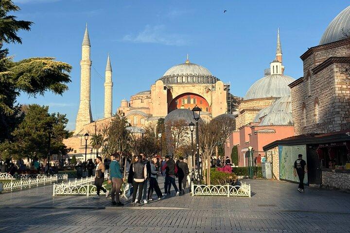 Istanbul: The Trace City — Topkapı, Hippodrome & Grand Bazaar